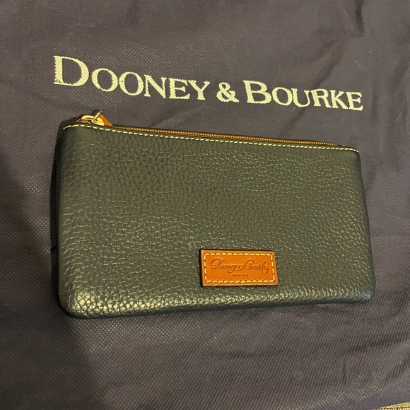 Dooney and Burke shoulder bag - Picture 2 of 6
